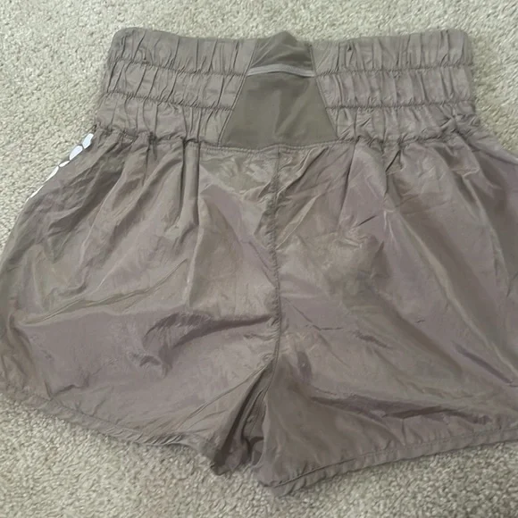 Free People The Way Home Short. Tan/taupe color. Size: Medium. - Picture 2 of 5
